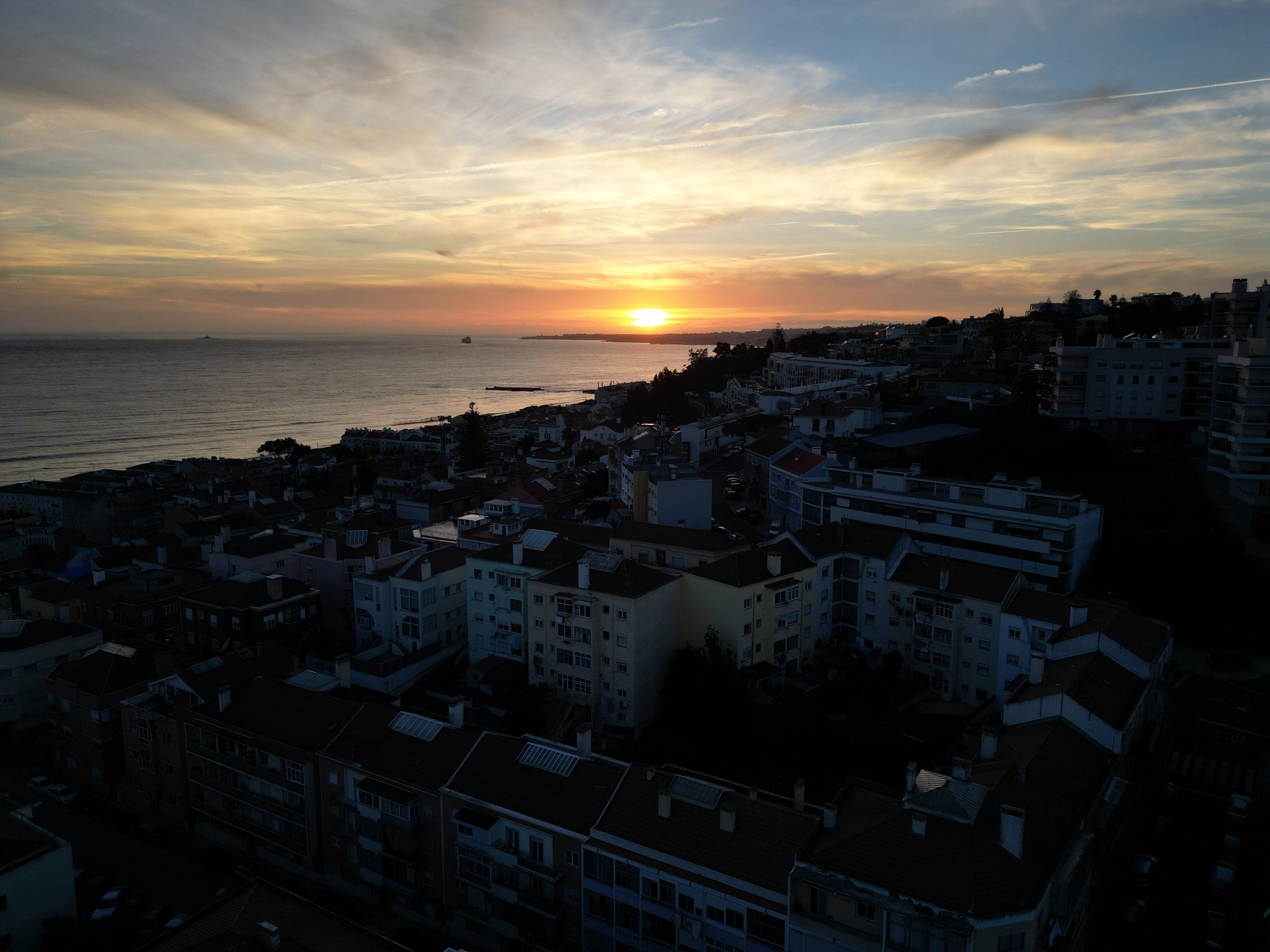 Vista aérea de Lisboa ao pôr do sol. Portugal